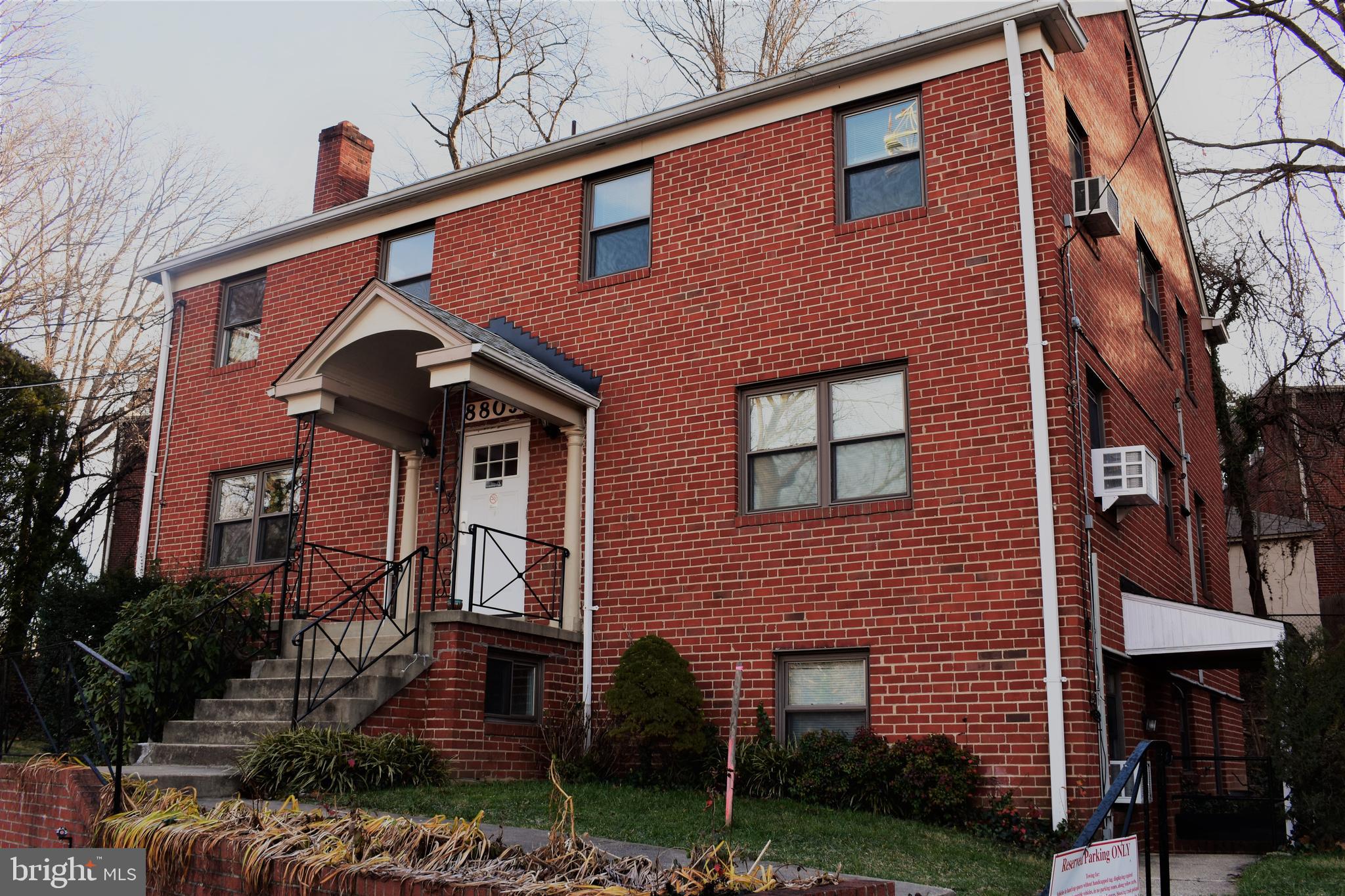 FOREST HILLS - Residential Lease