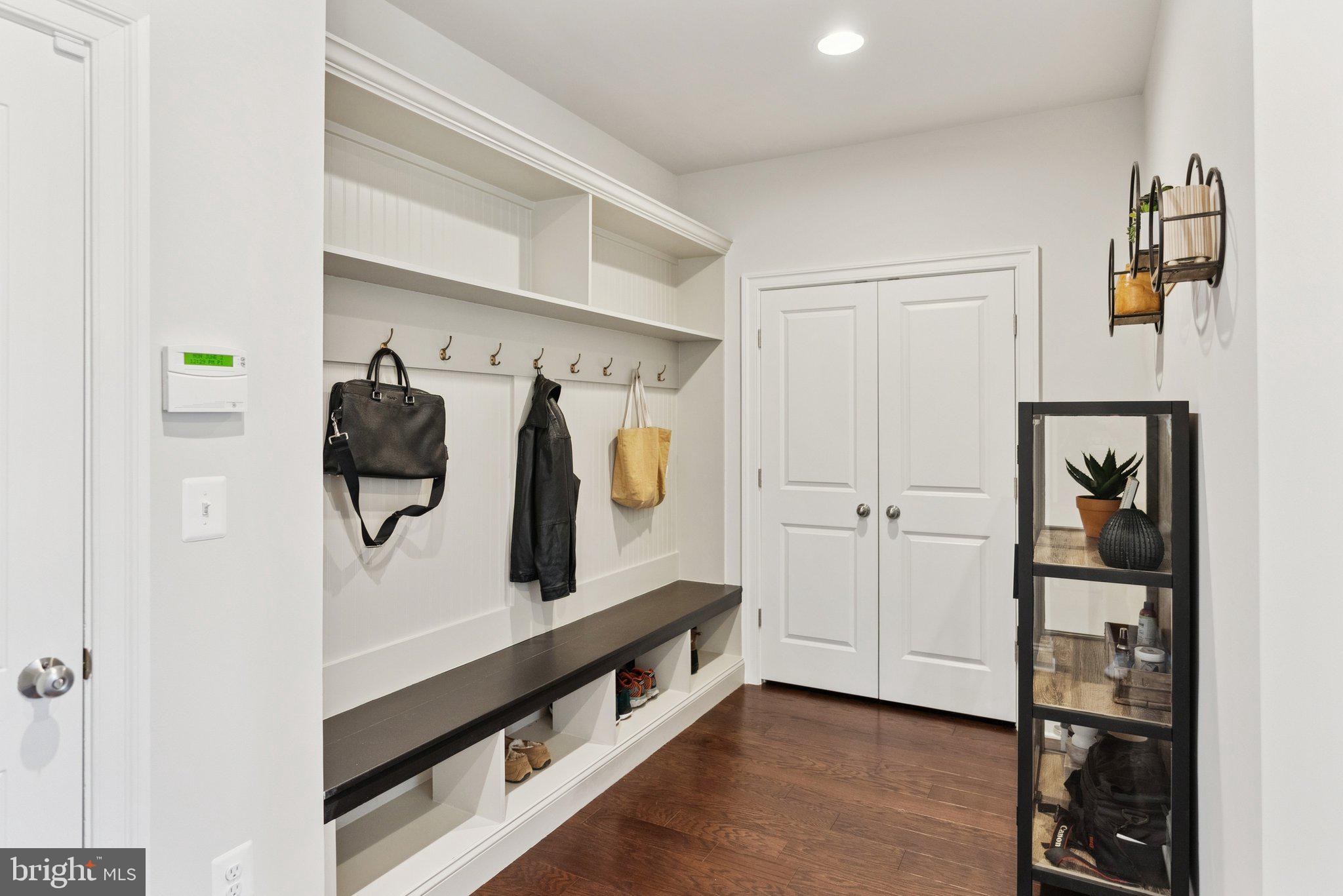 LAYTONSVILLE TOWN - Residential