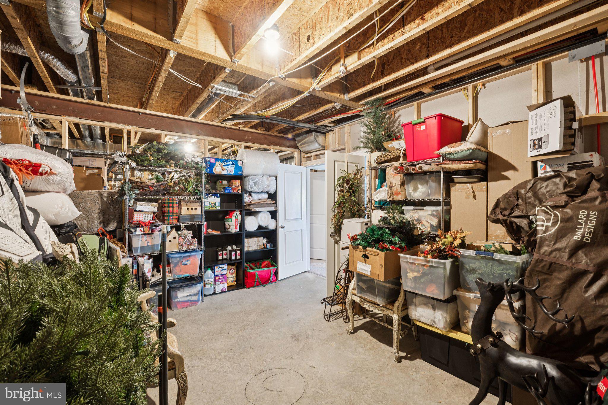 LAYTONSVILLE TOWN - Residential