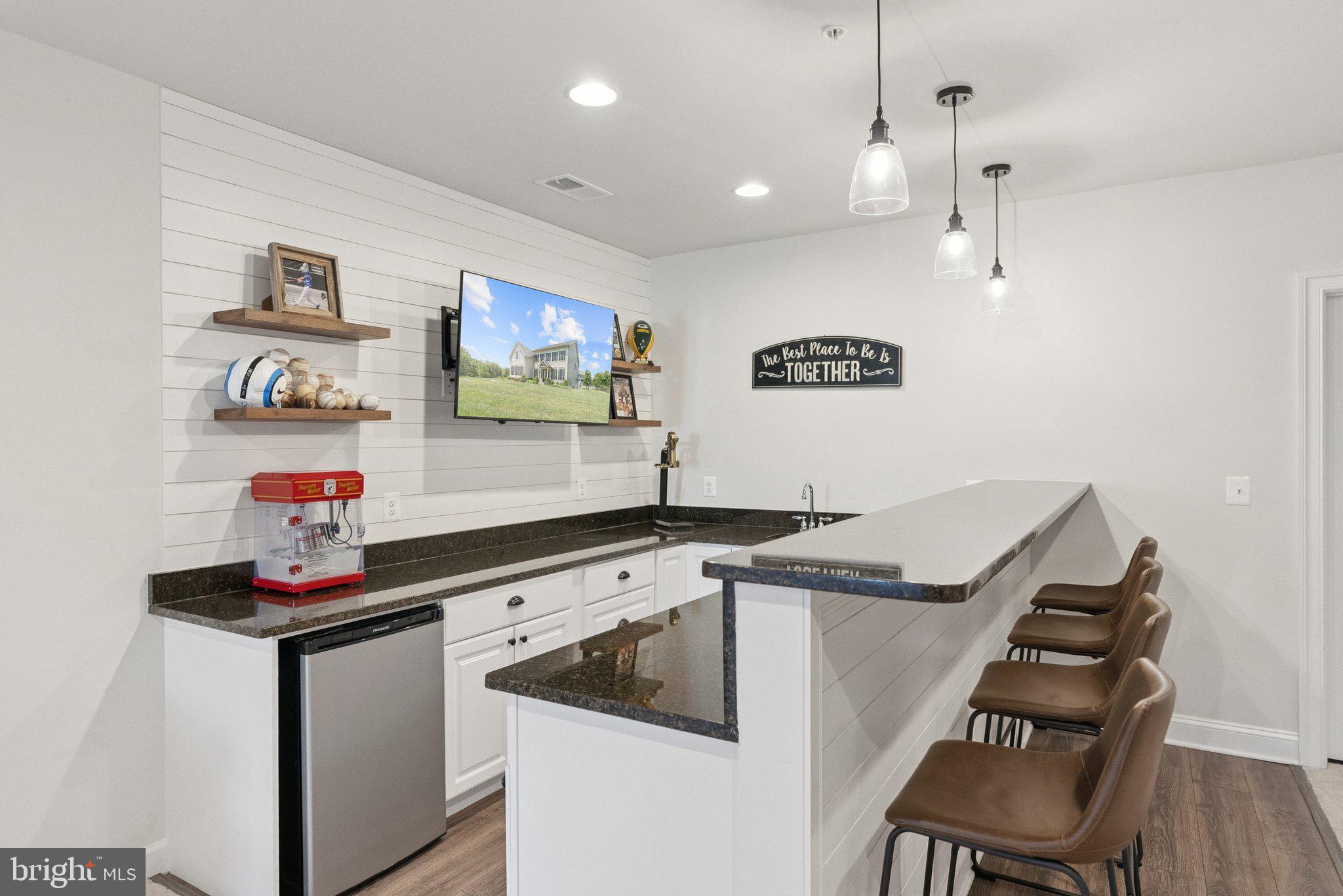 LAYTONSVILLE TOWN - Residential