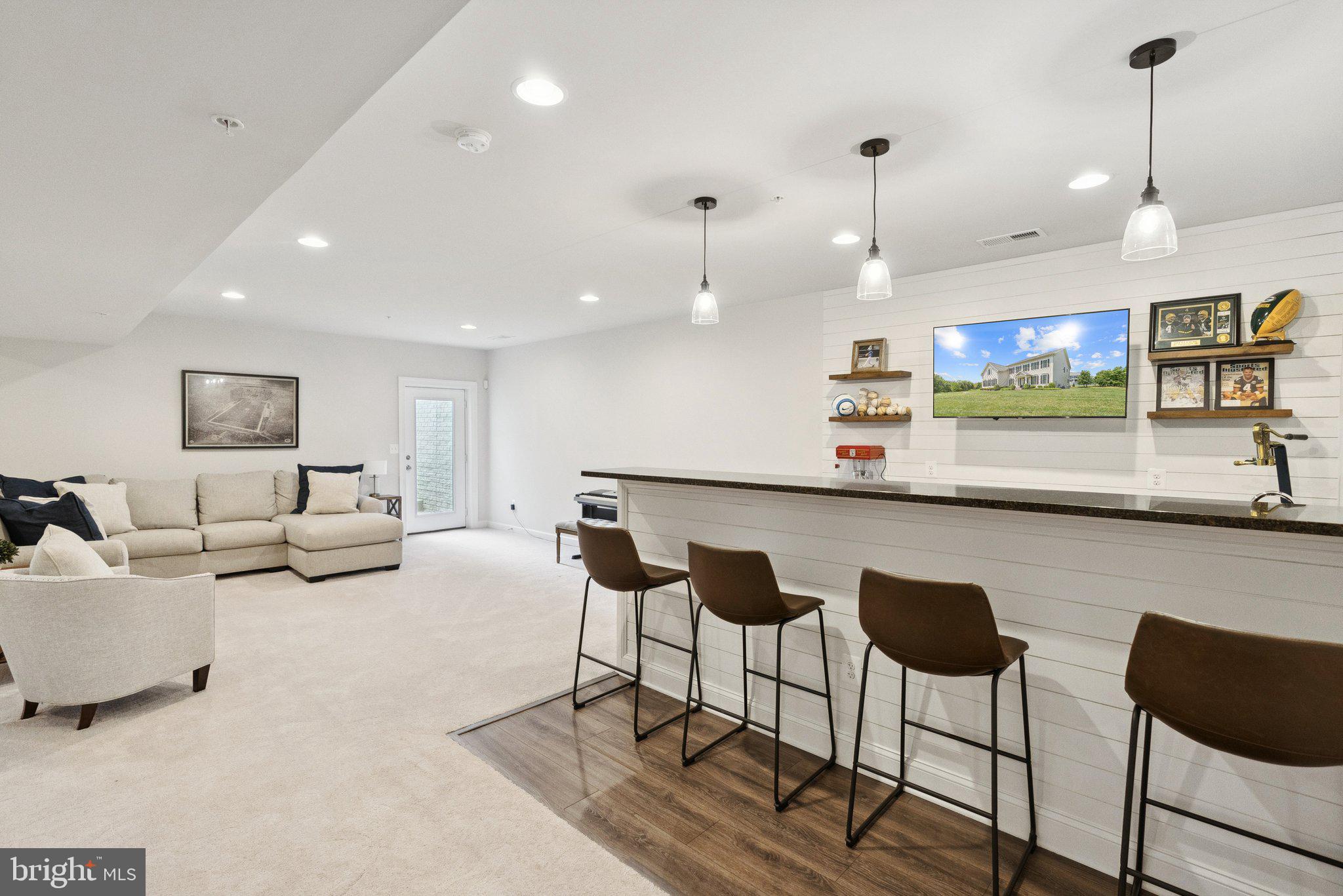 LAYTONSVILLE TOWN - Residential