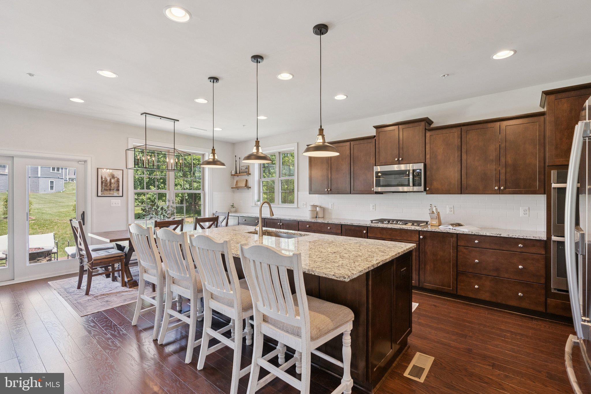 LAYTONSVILLE TOWN - Residential