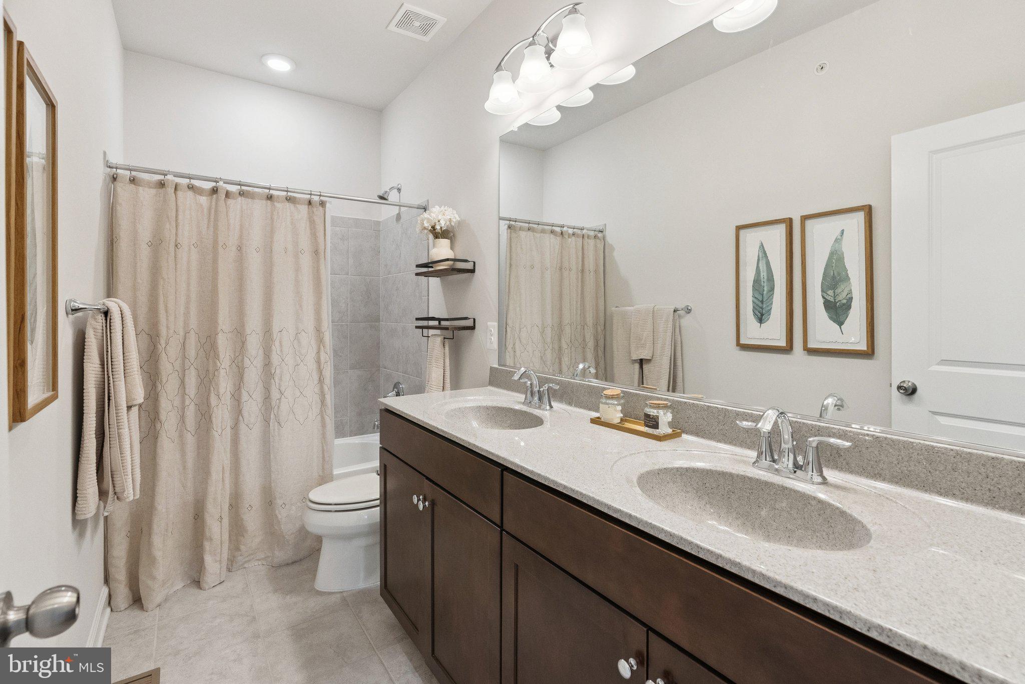 LAYTONSVILLE TOWN - Residential