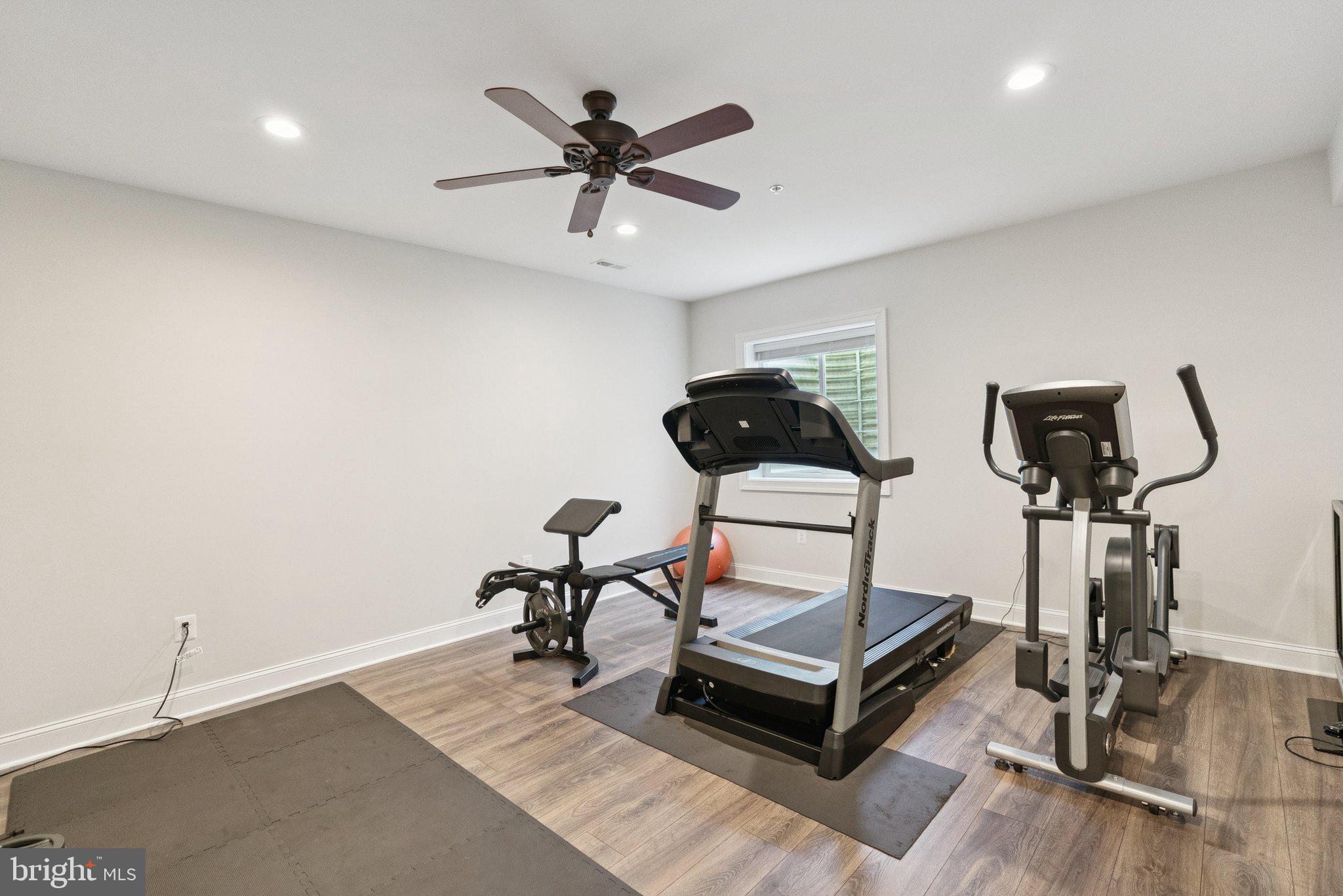 LAYTONSVILLE TOWN - Residential