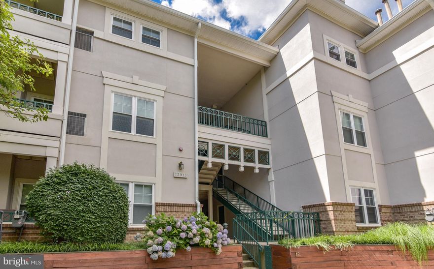 MOVE IN READY!  1 Bedroom 1 Bathroom Condo in the Heart of Reston Town Center. Spacious updated Kitchen with brand new granite counter tops and stainless steel appliances. Brand new carpet and paint through out. Living Room with gas fireplace and built in shelving. Bedroom  with huge walk in closet. Beautifully updated full bathroom.  Nice sized patio. Heating and Air Conditioning System (2019). Hot Water Heater (2013).