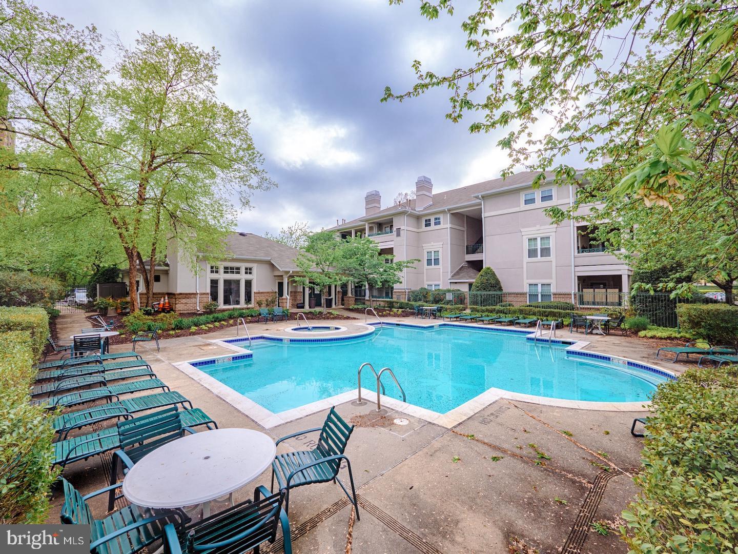 OAK PARK CONDO - Residential