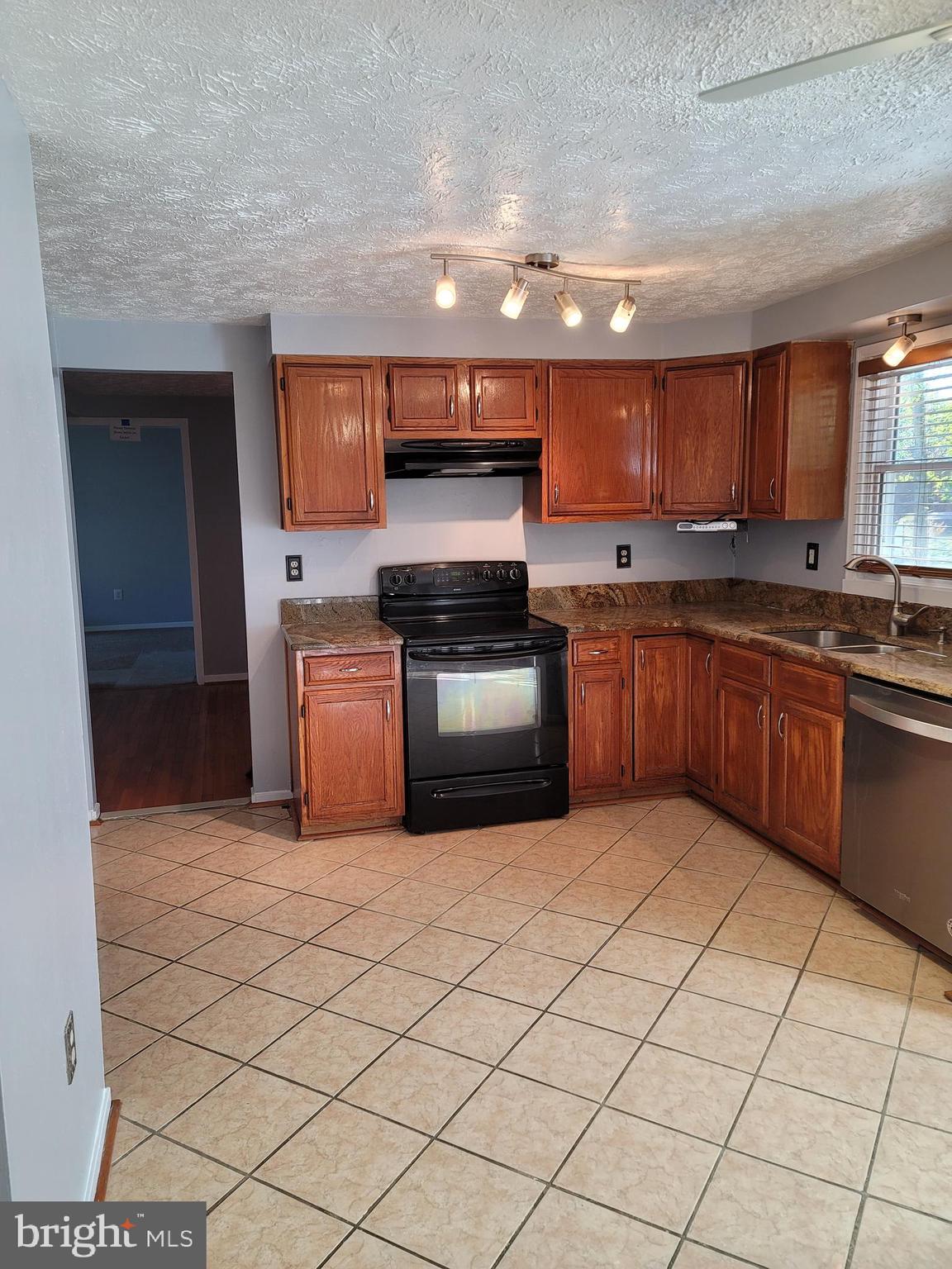 GLENN DALE ESTATES - Residential Lease