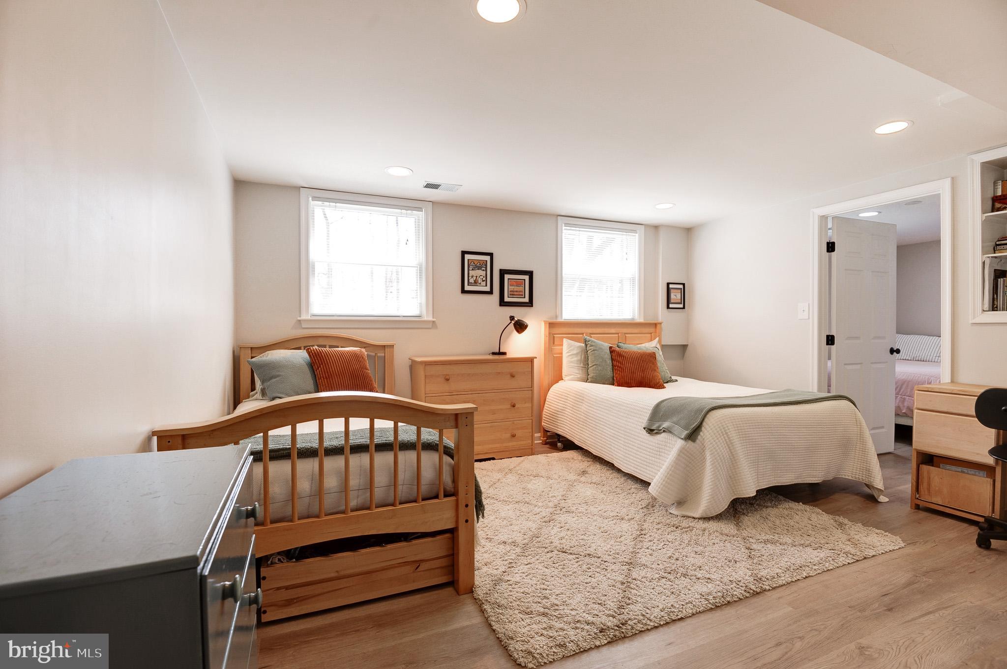 VIENNA WOODS - Residential