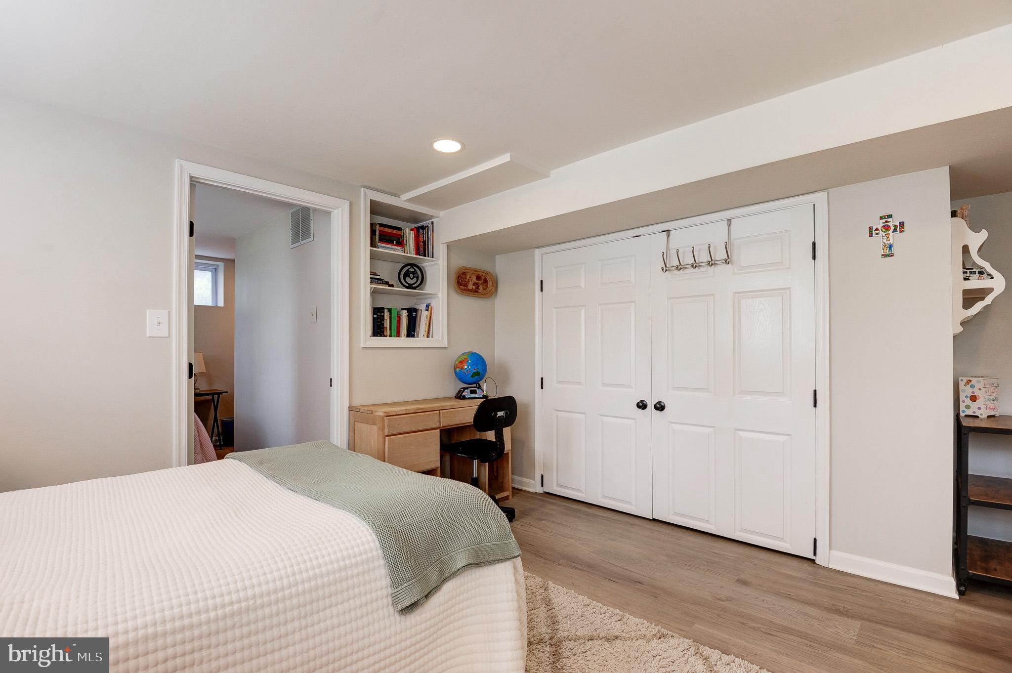 VIENNA WOODS - Residential