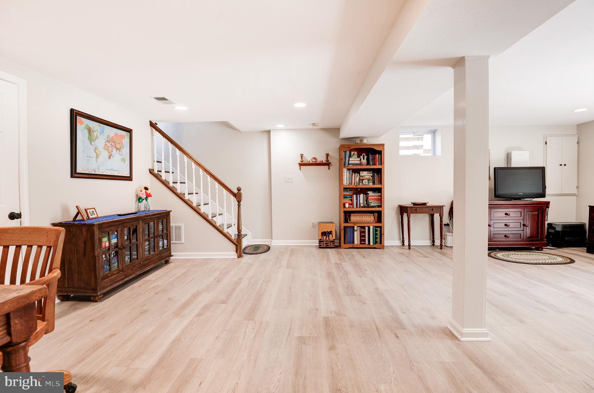 VIENNA WOODS - Residential