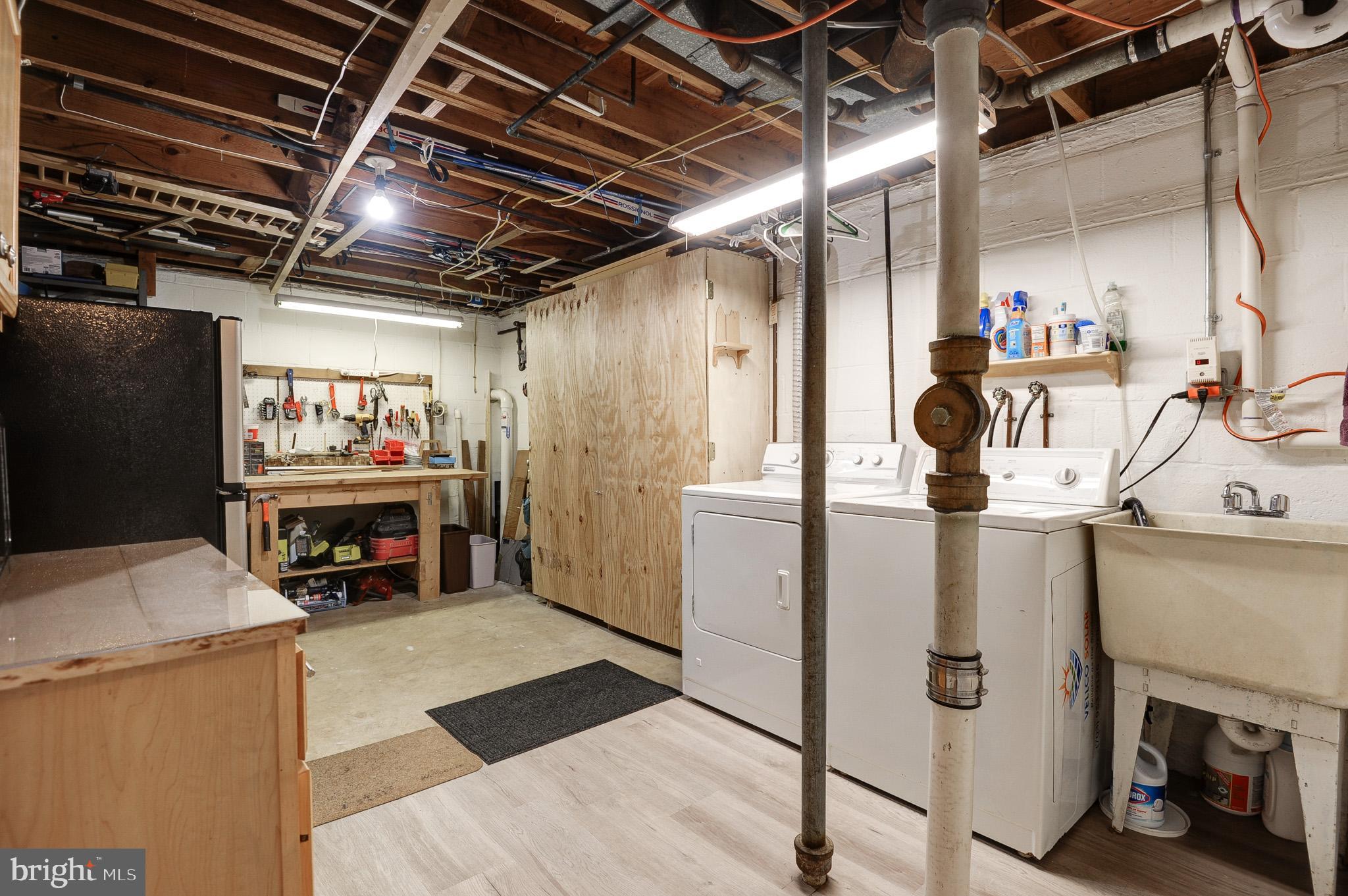 VIENNA WOODS - Residential