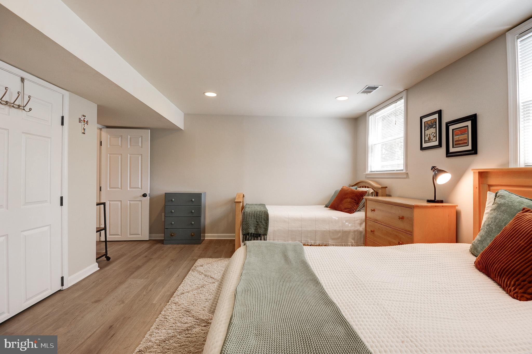 VIENNA WOODS - Residential