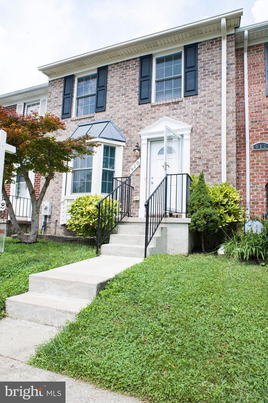 Updates: Highest and best till Tuesday 7/11  by 5PM.
Welcome to this spectacular well maintained 3BR/2.5BA townhome locate in the sought-after Greenbrier Hill community. Freshly painted throughout with a modern neutral color palette. The main level consists of the expansive living room and dining room combination, a powder room as well as the  updated eat-in kitchen featuring stainless steel appliances. All three bedrooms and a full bathroom are located on the upper level.
The lower level with an access to the backyard is great for entertainment. There's also a full bathroom on the lower level.
The entire unit was remodeled in 2014, and it's still looking as fresh and new as when it was just re-done.
With its excellent location, you are just a short distance away from various shopping, dining and entertainment options.
Don't miss the opportunity to call it your HOME!