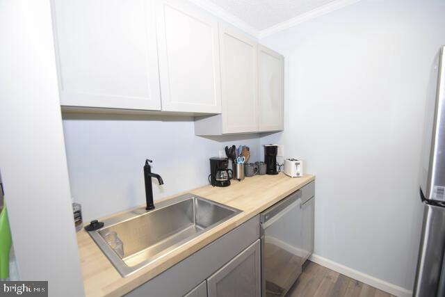424 LARK LANE 201E