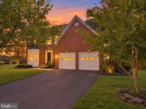 13109 Peach Leaf Place, Fairfax, VA 22030 - #: VAFX2335924