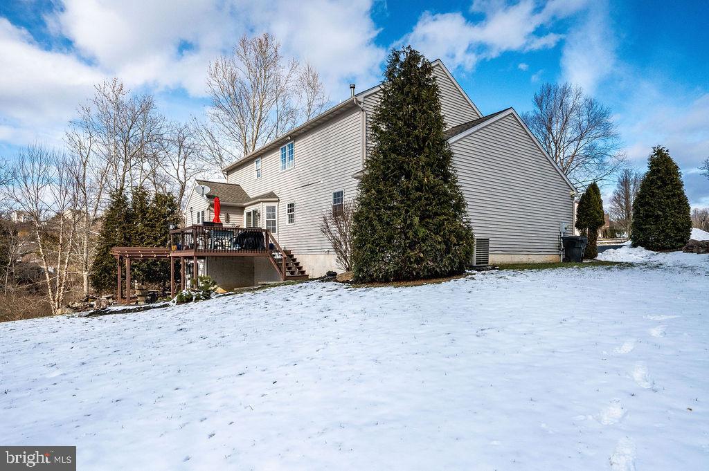 PATHFINDER WOODS - Residential