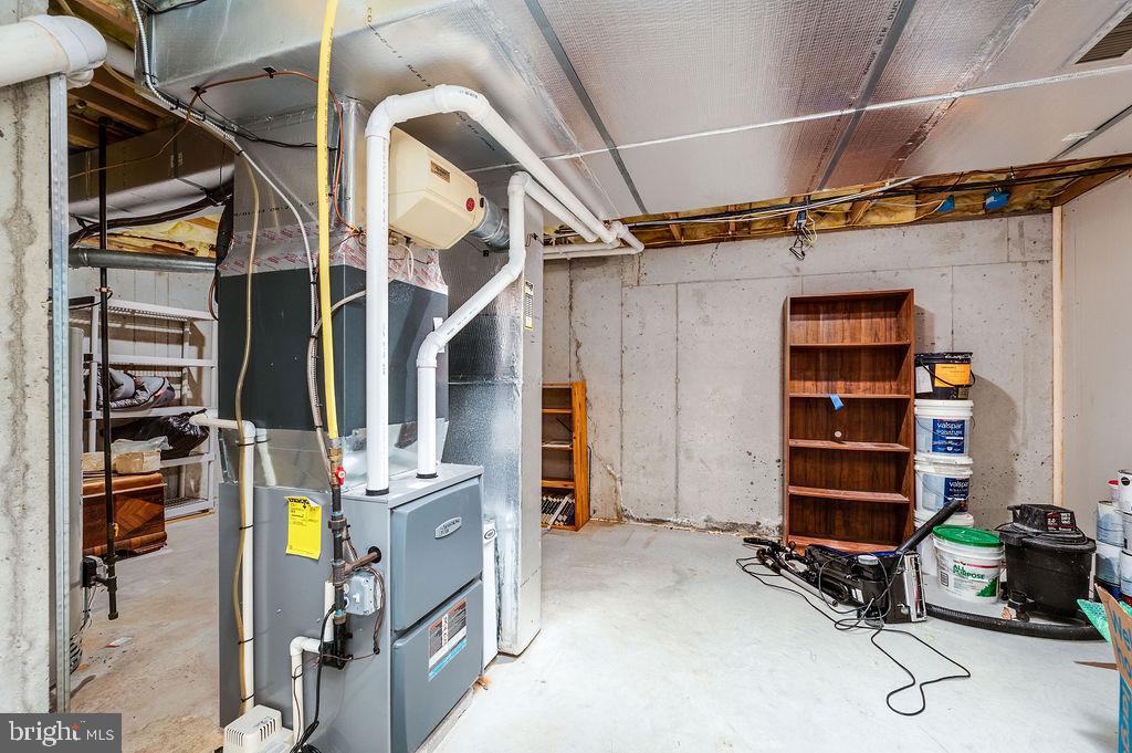 PATHFINDER WOODS - Residential