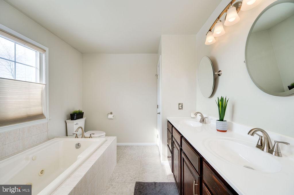 PATHFINDER WOODS - Residential