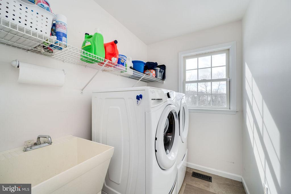 PATHFINDER WOODS - Residential