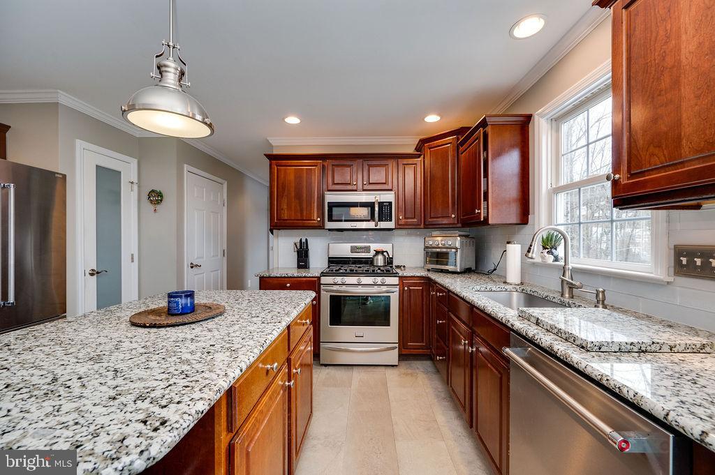 PATHFINDER WOODS - Residential