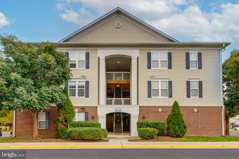 42539 Mayflower Ter Unit 201, Brambleton, VA MLS: VALO2108962