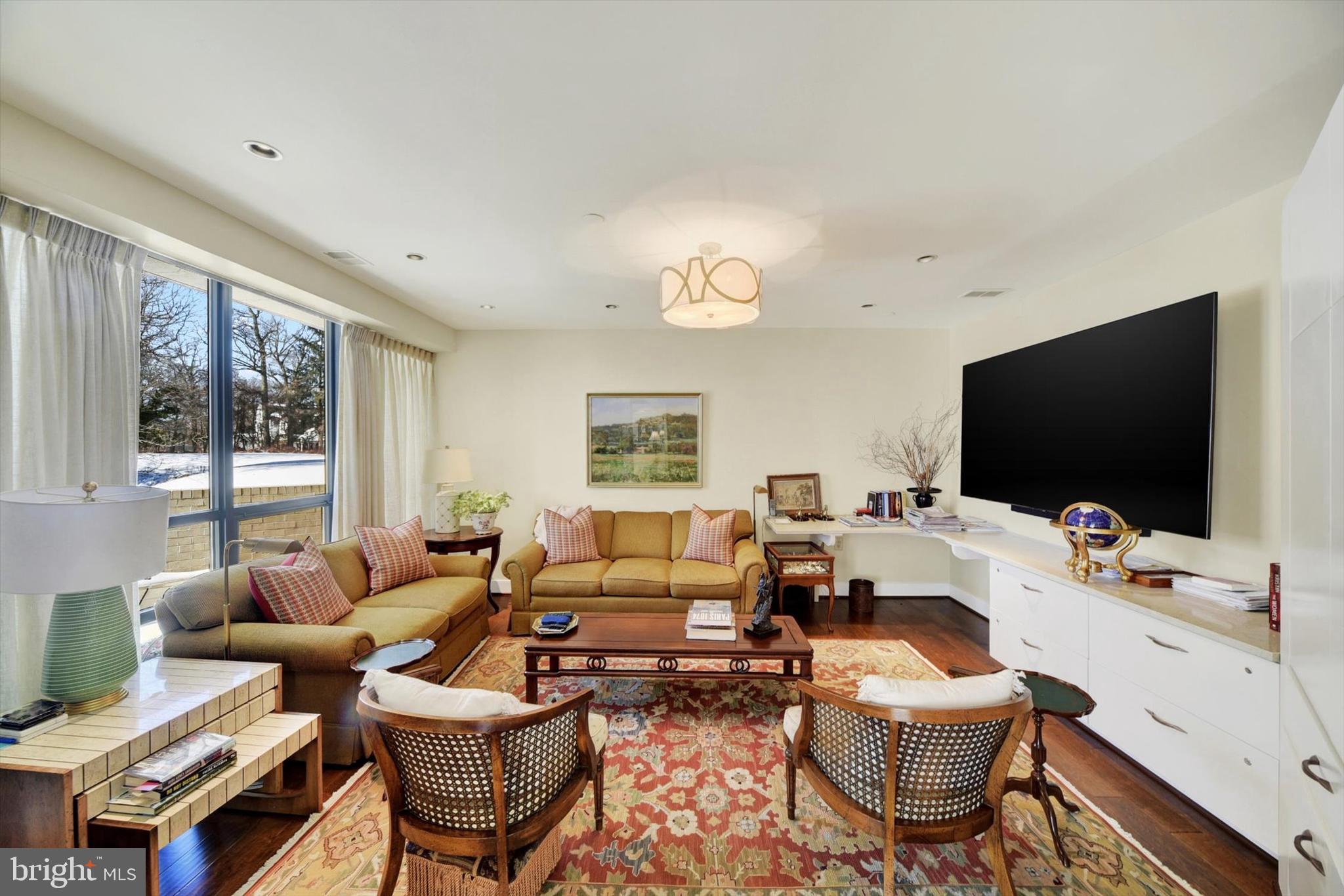 PAVILION IN THE PARK - Residential