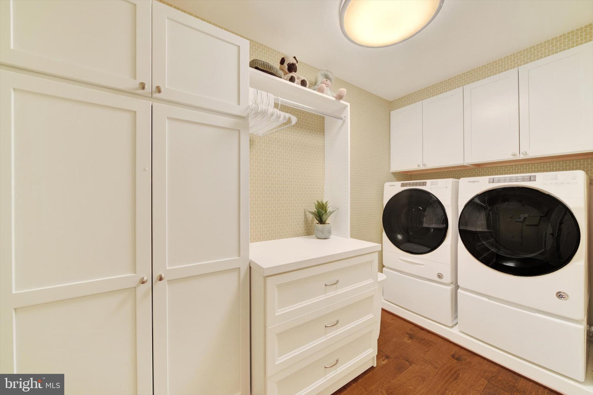 PAVILION IN THE PARK - Residential