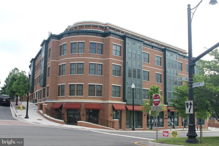 Almost new 2 bedroom 2 bath unit at Dominion Heights.  Unit overlooks terrace with barbecue grills.  Convenient to everything that Cherrydale and Lyon Village has to offer.  Dogs or Cats OK on a case by case basis. ! parking space included.