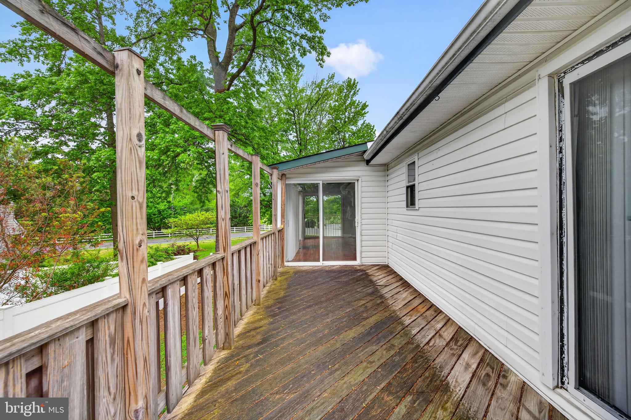 WALNUT LAKE - Residential