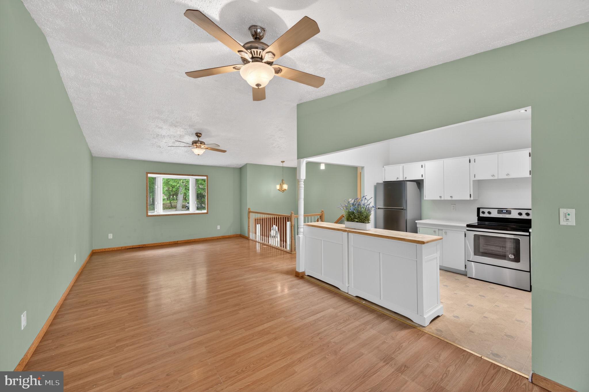 WALNUT LAKE - Residential