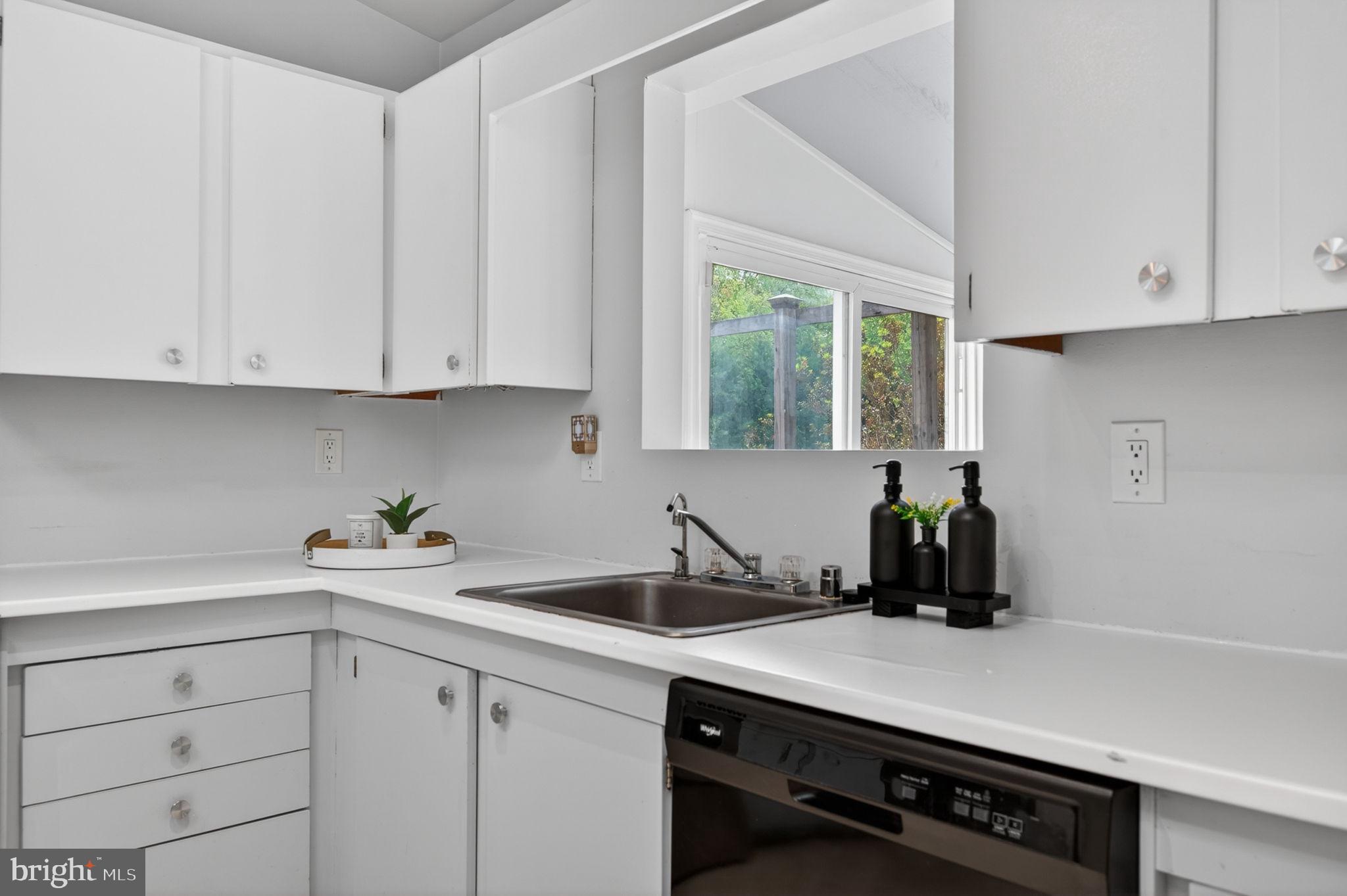 WALNUT LAKE - Residential