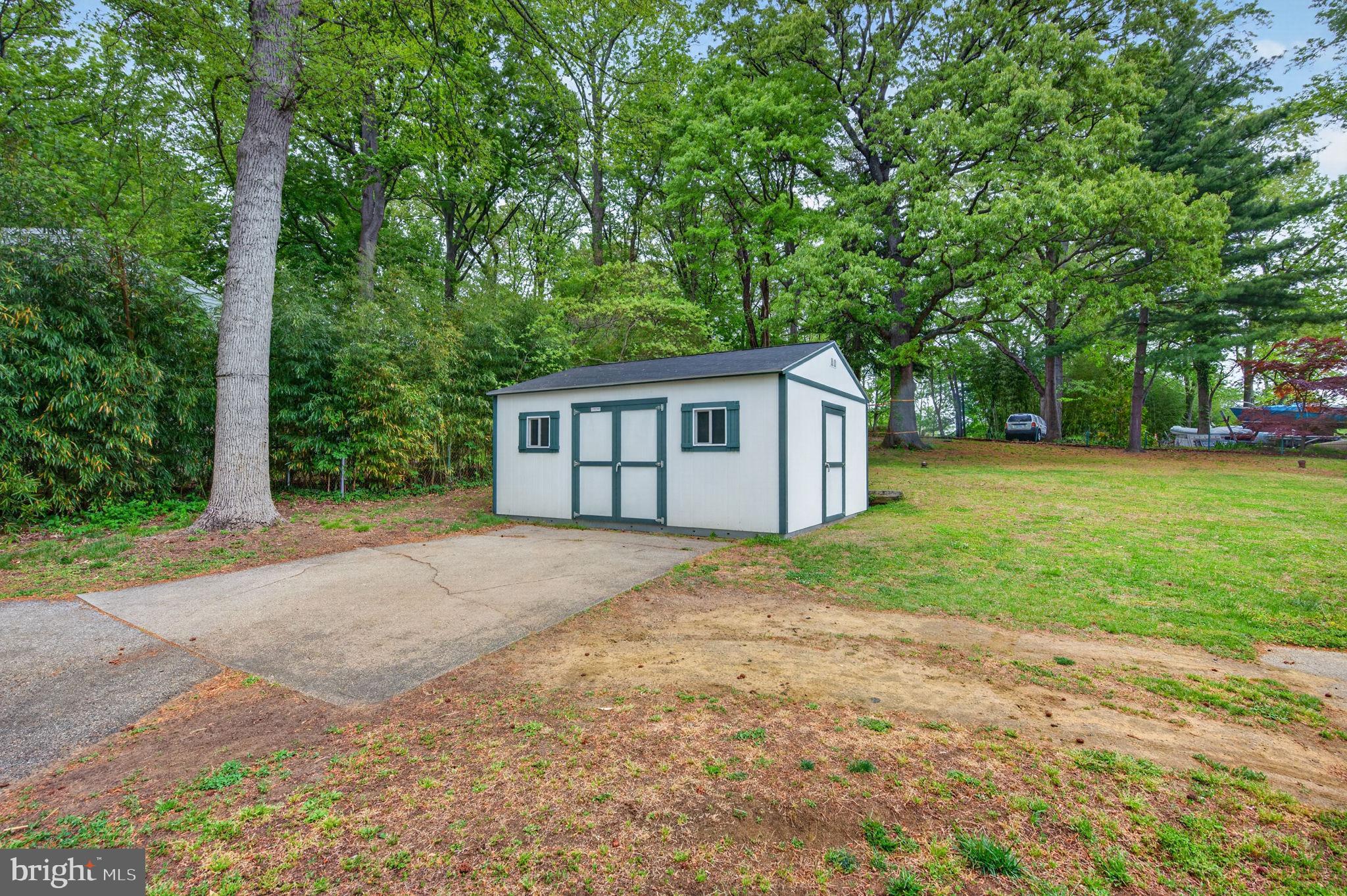 WALNUT LAKE - Residential