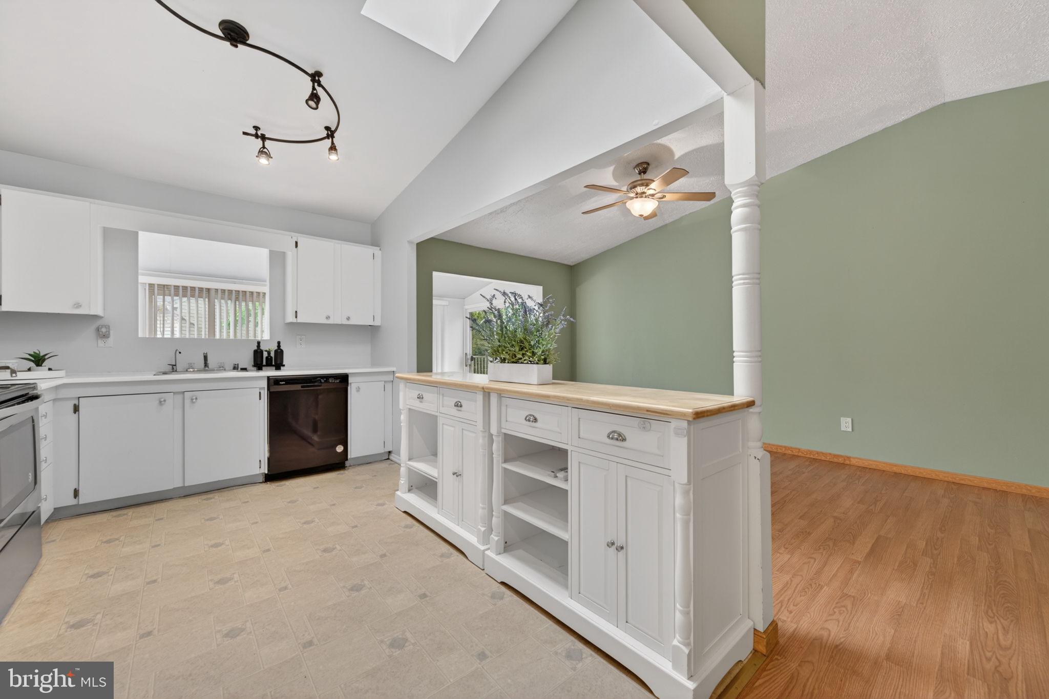 WALNUT LAKE - Residential