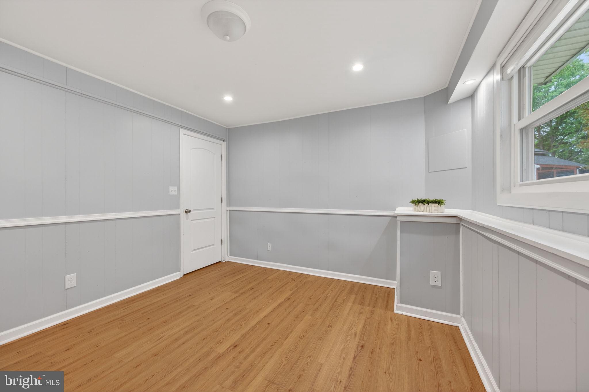 WALNUT LAKE - Residential