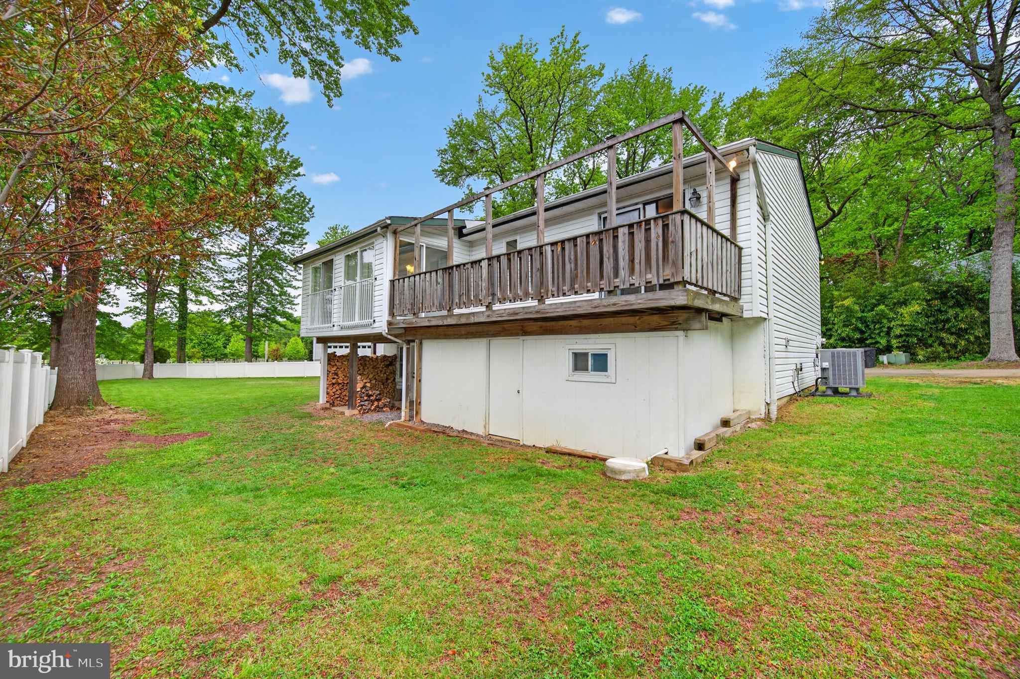 WALNUT LAKE - Residential
