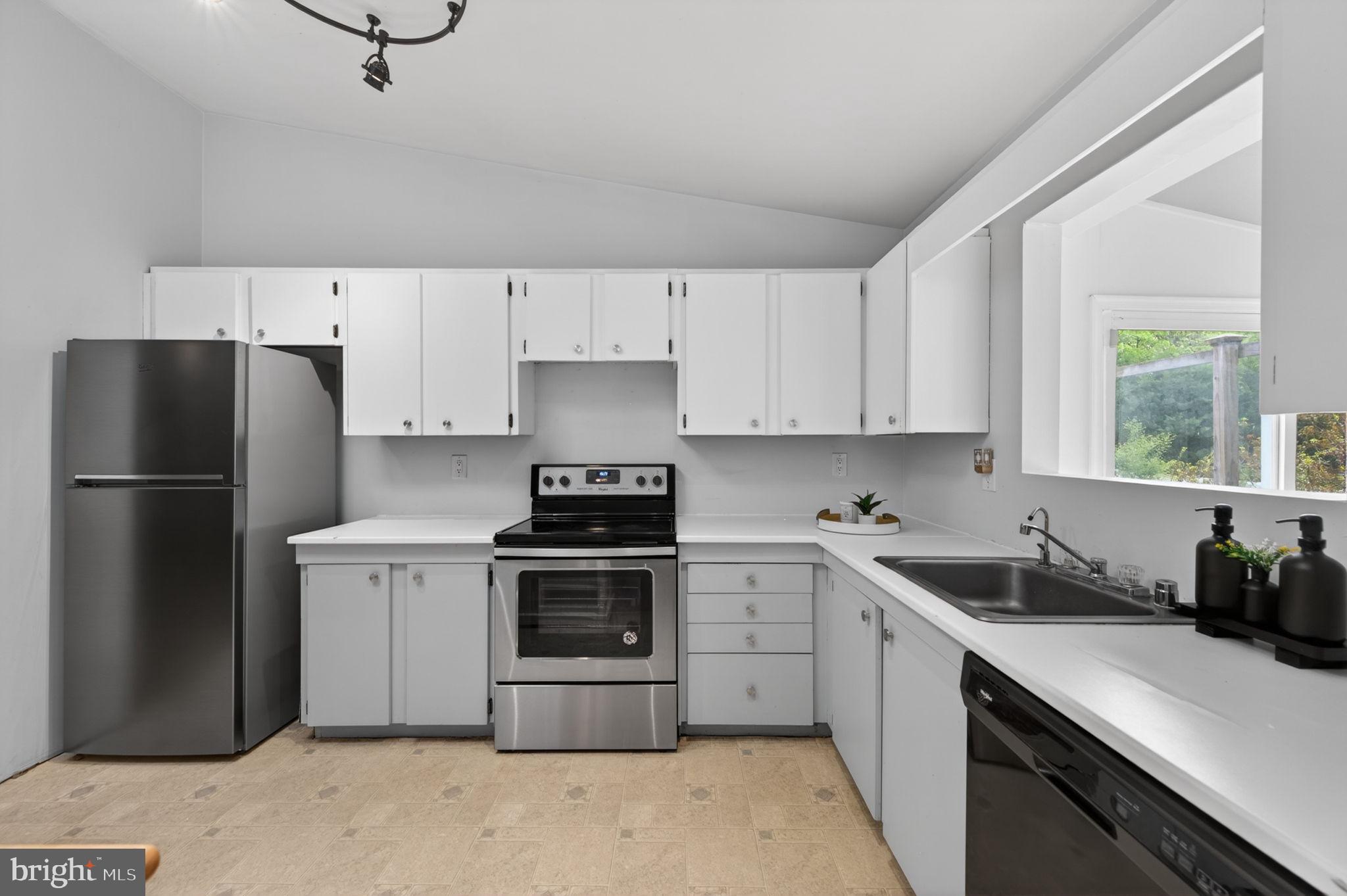 WALNUT LAKE - Residential