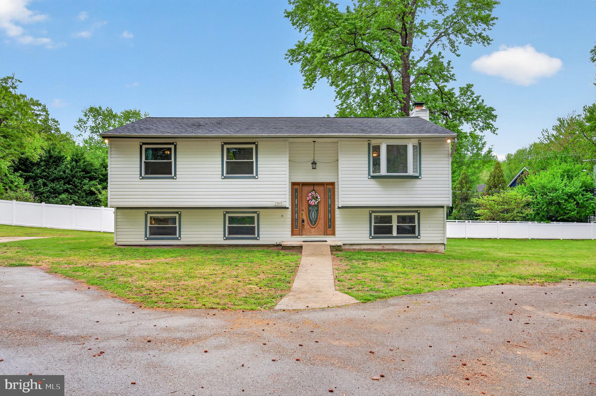 WALNUT LAKE - Residential