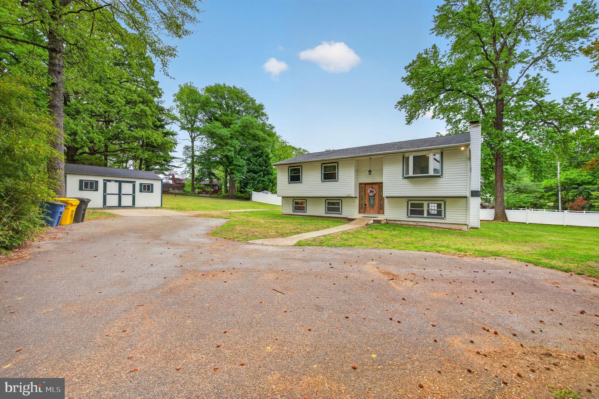 WALNUT LAKE - Residential