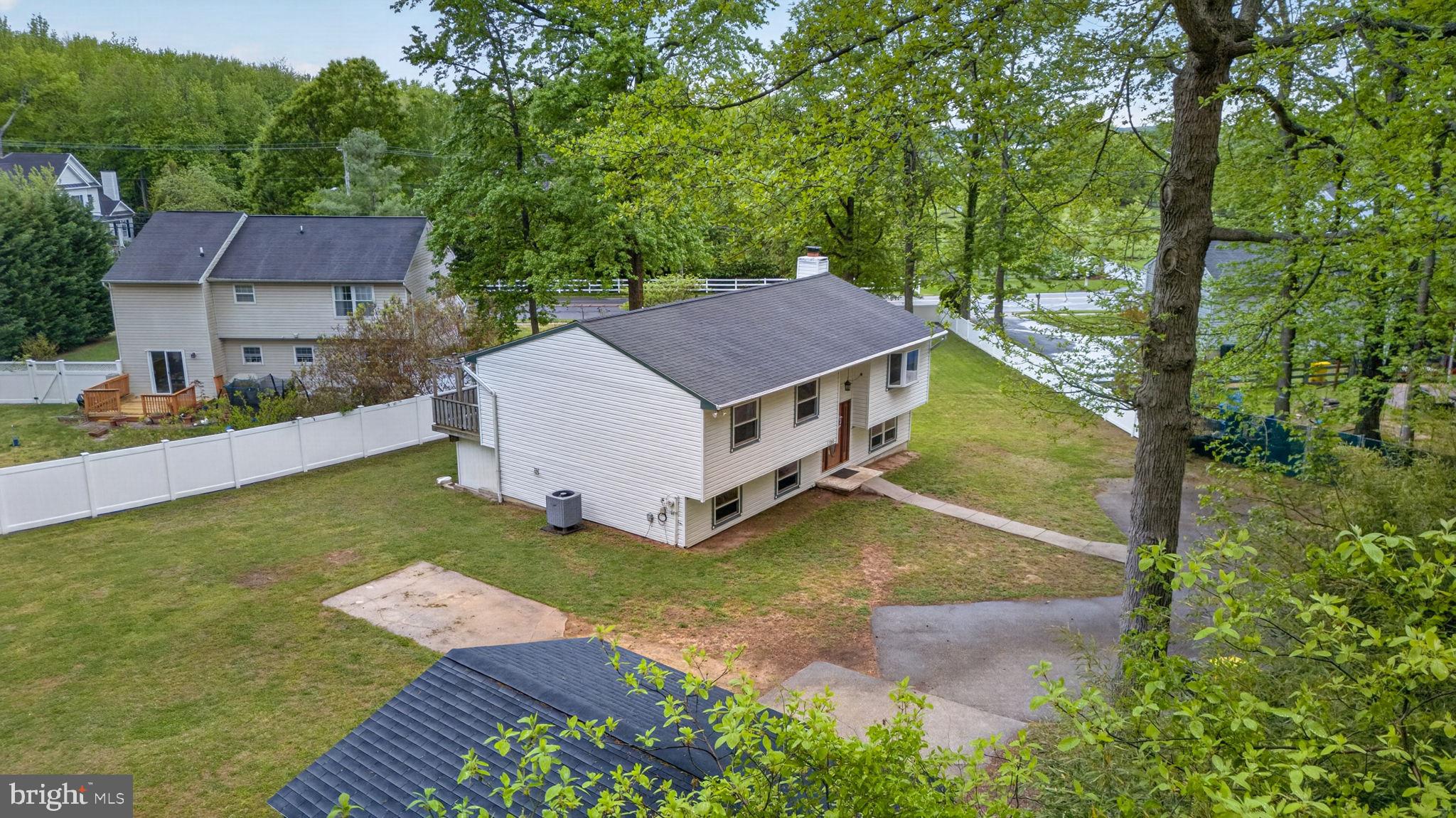 WALNUT LAKE - Residential