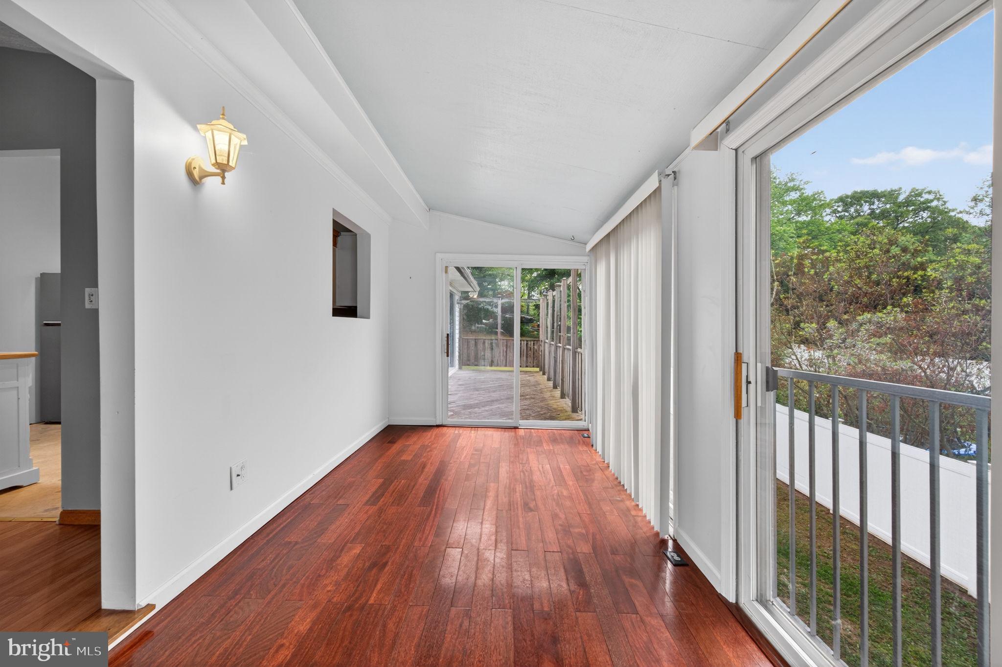 WALNUT LAKE - Residential