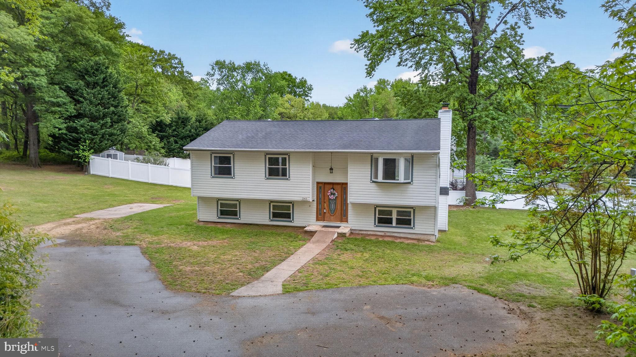 WALNUT LAKE - Residential