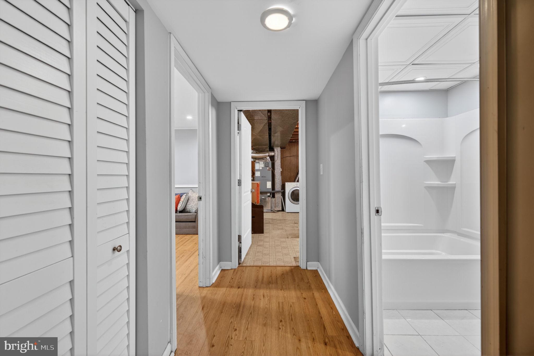 WALNUT LAKE - Residential