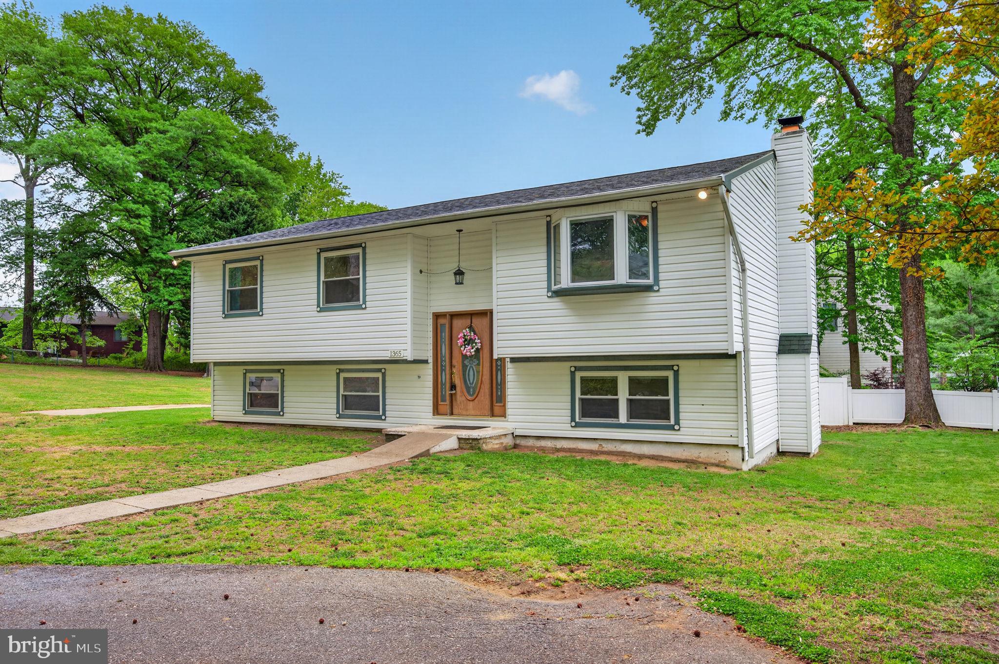 WALNUT LAKE - Residential