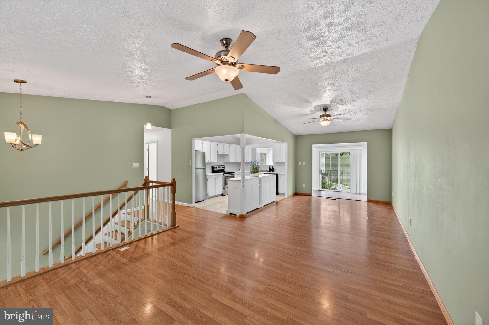 WALNUT LAKE - Residential