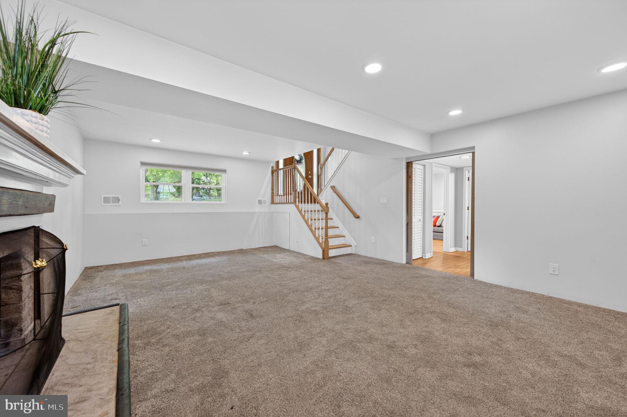 WALNUT LAKE - Residential