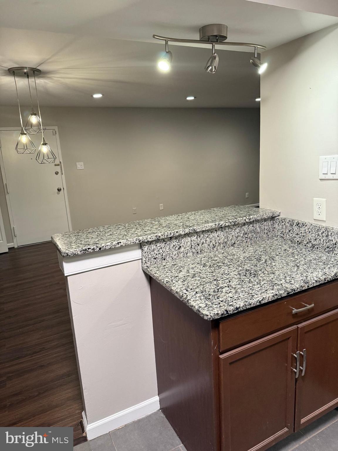 TREETOP - Residential