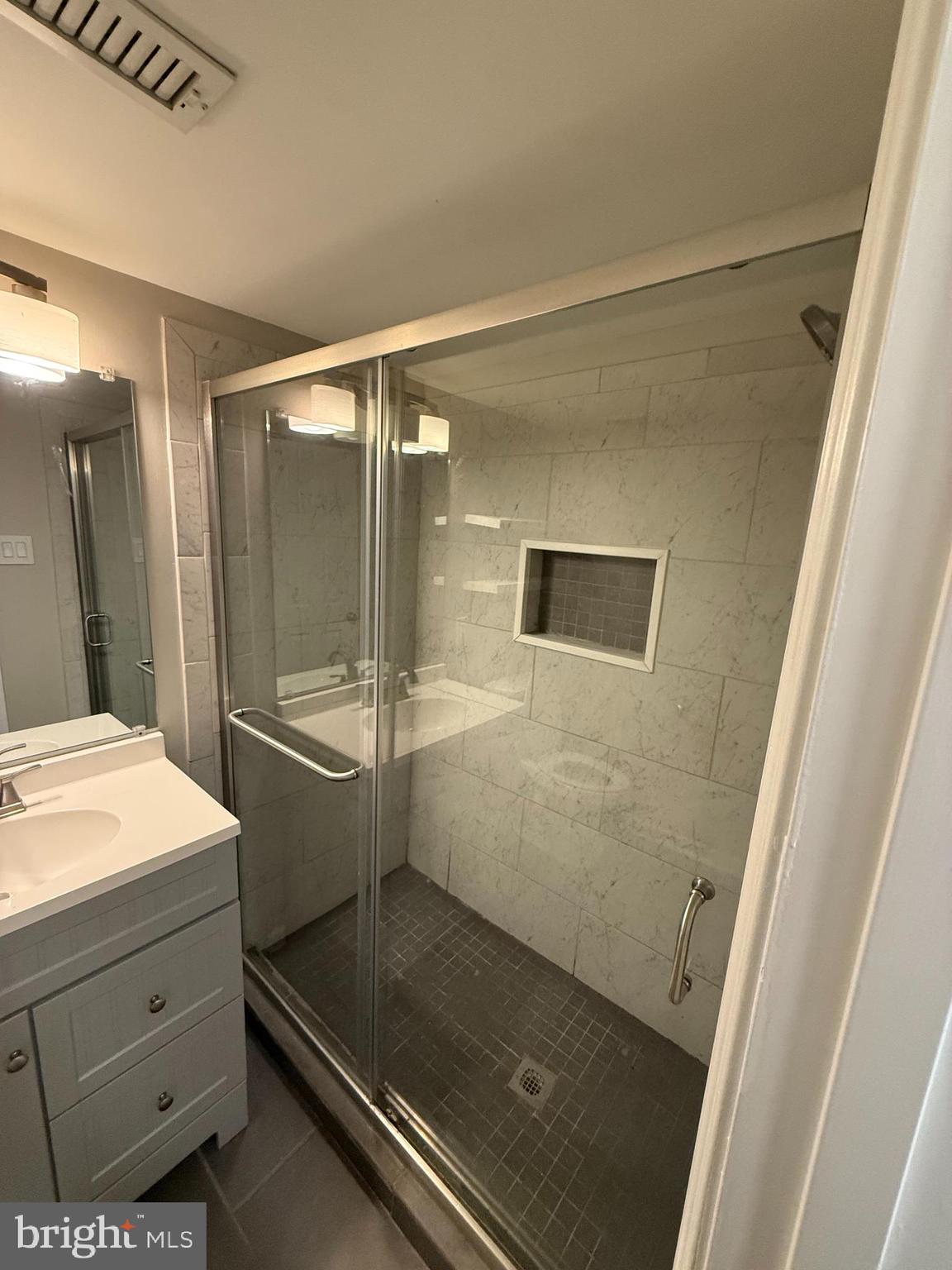 TREETOP - Residential