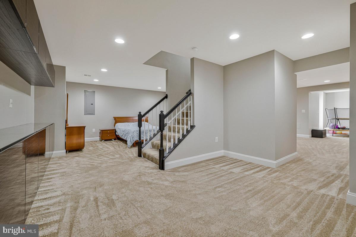 DAWSON'S CORNER - Residential