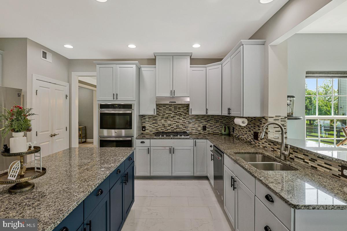 DAWSON'S CORNER - Residential