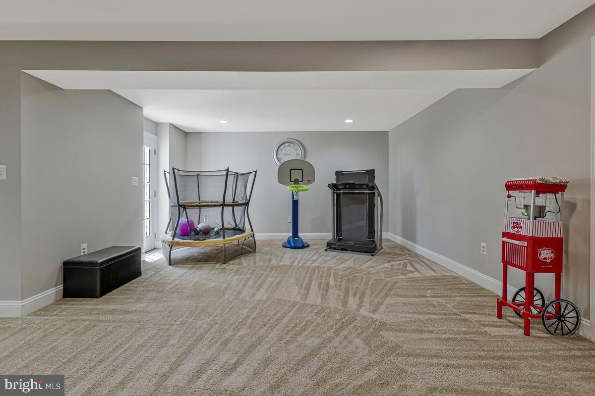 DAWSON'S CORNER - Residential
